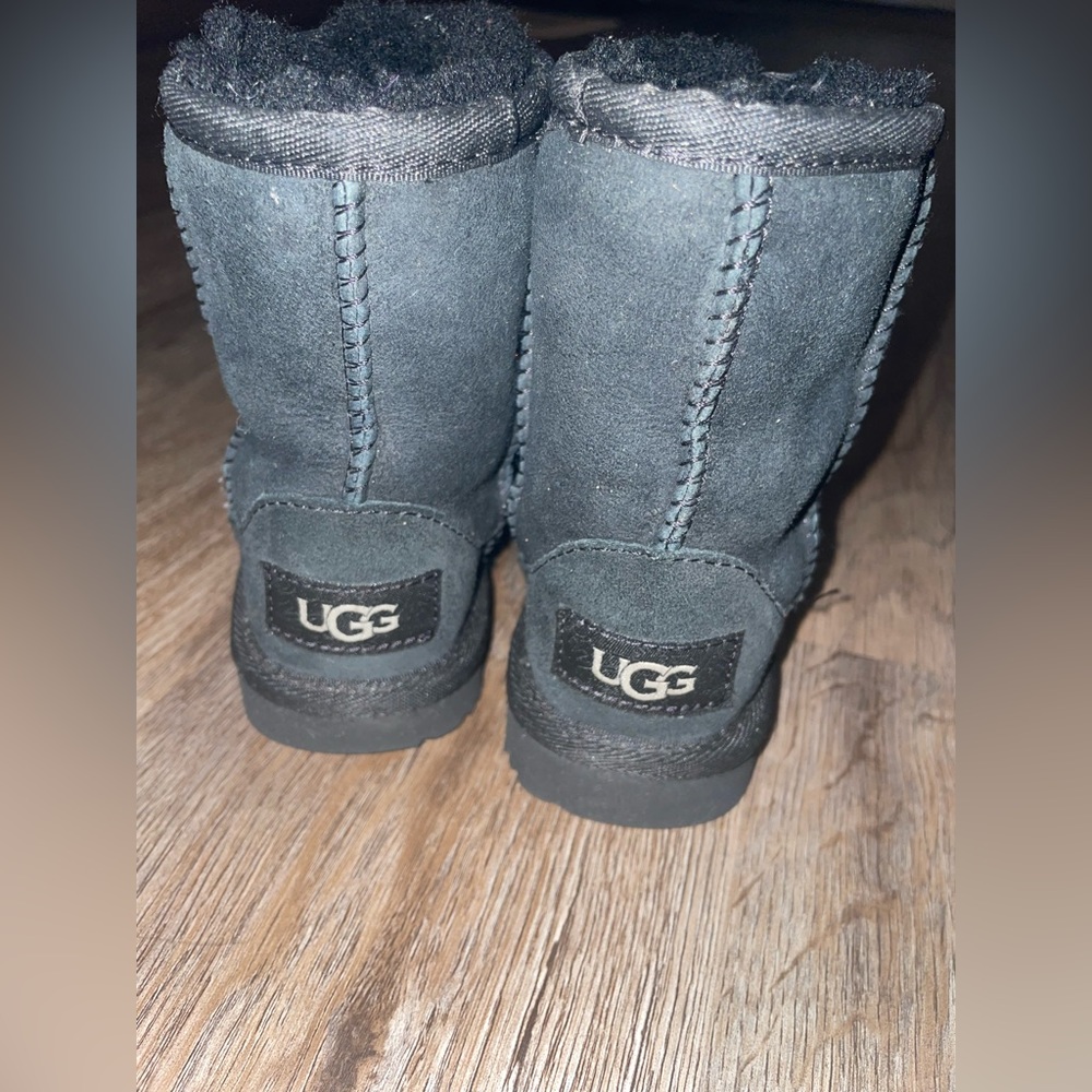 Black toddler uggs not new and used!